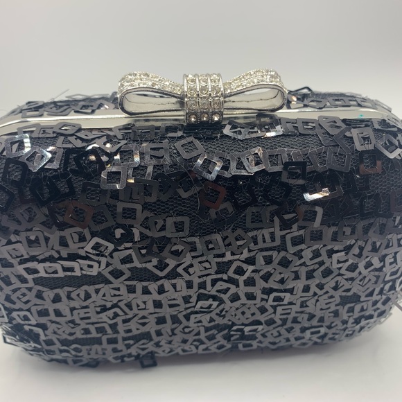 Bow Clutch - Picture 2 of 9